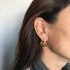 Boucles d'oreilles clous CHANEL en métal doré vintage