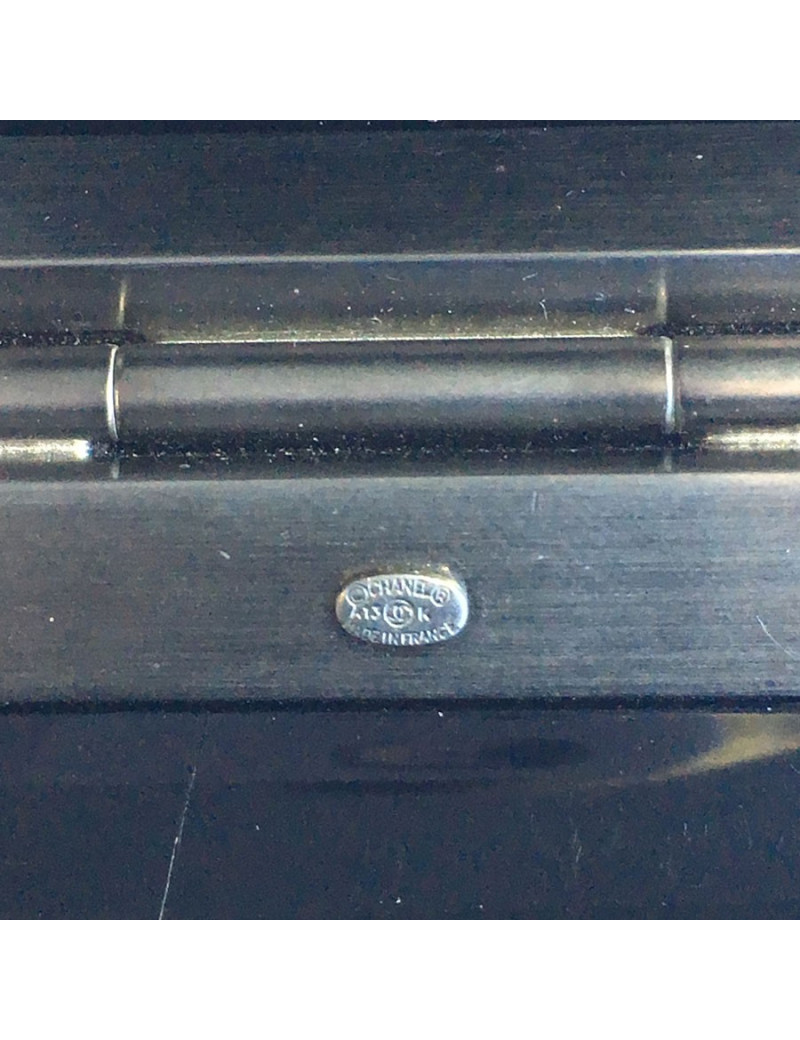 Manchette CHANEL en plexi noir et CC central en strass