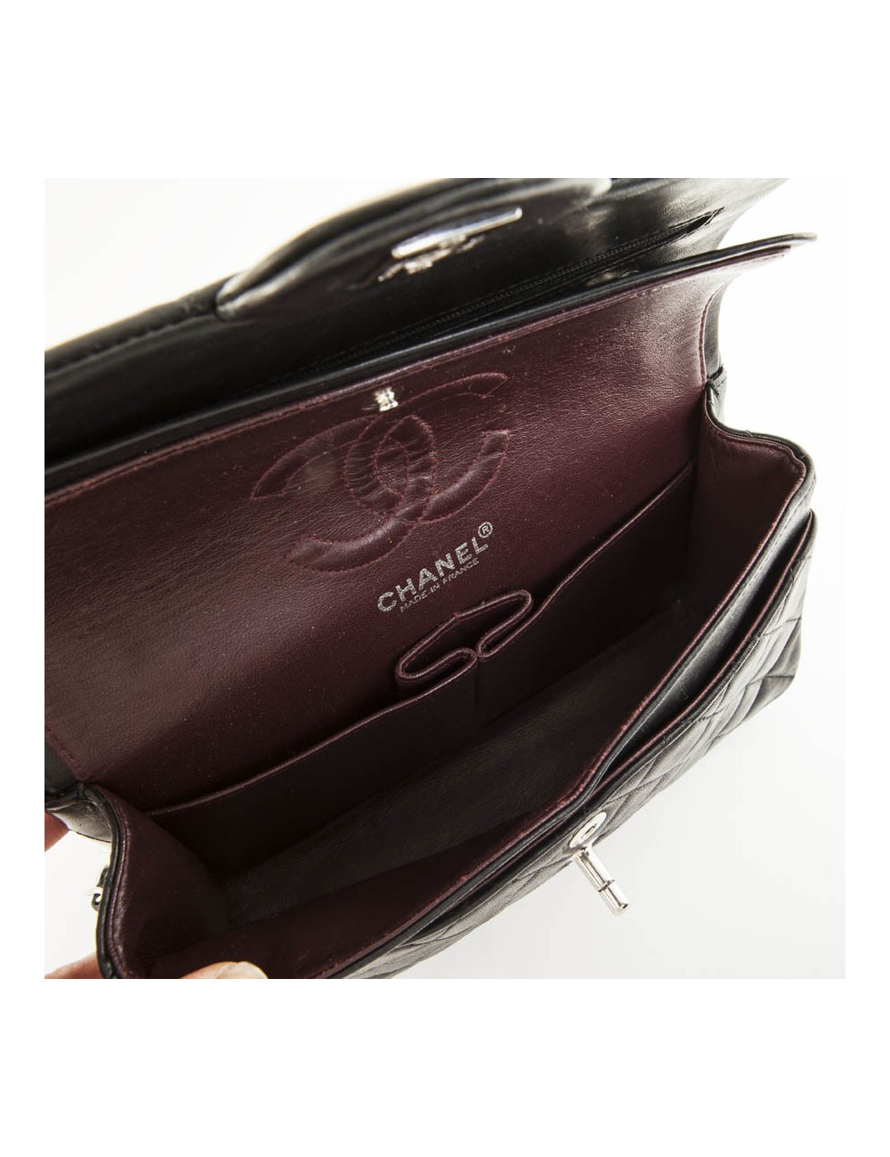 Sac timeless CHANEL cuir d'agneau lisse noir