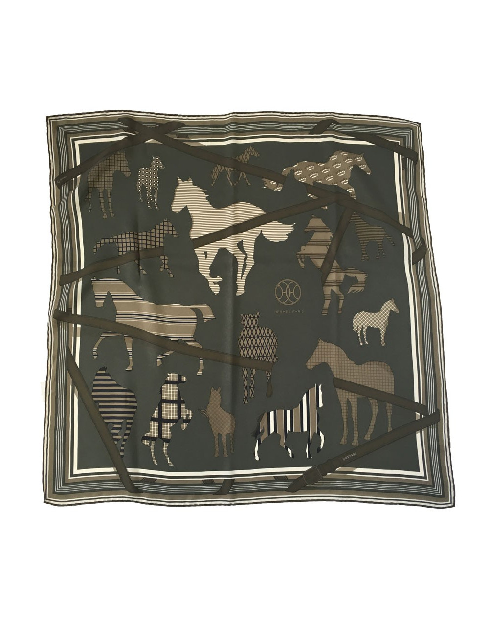 Carré HERMES "GRV2392" en soie vert, kaki et blanc