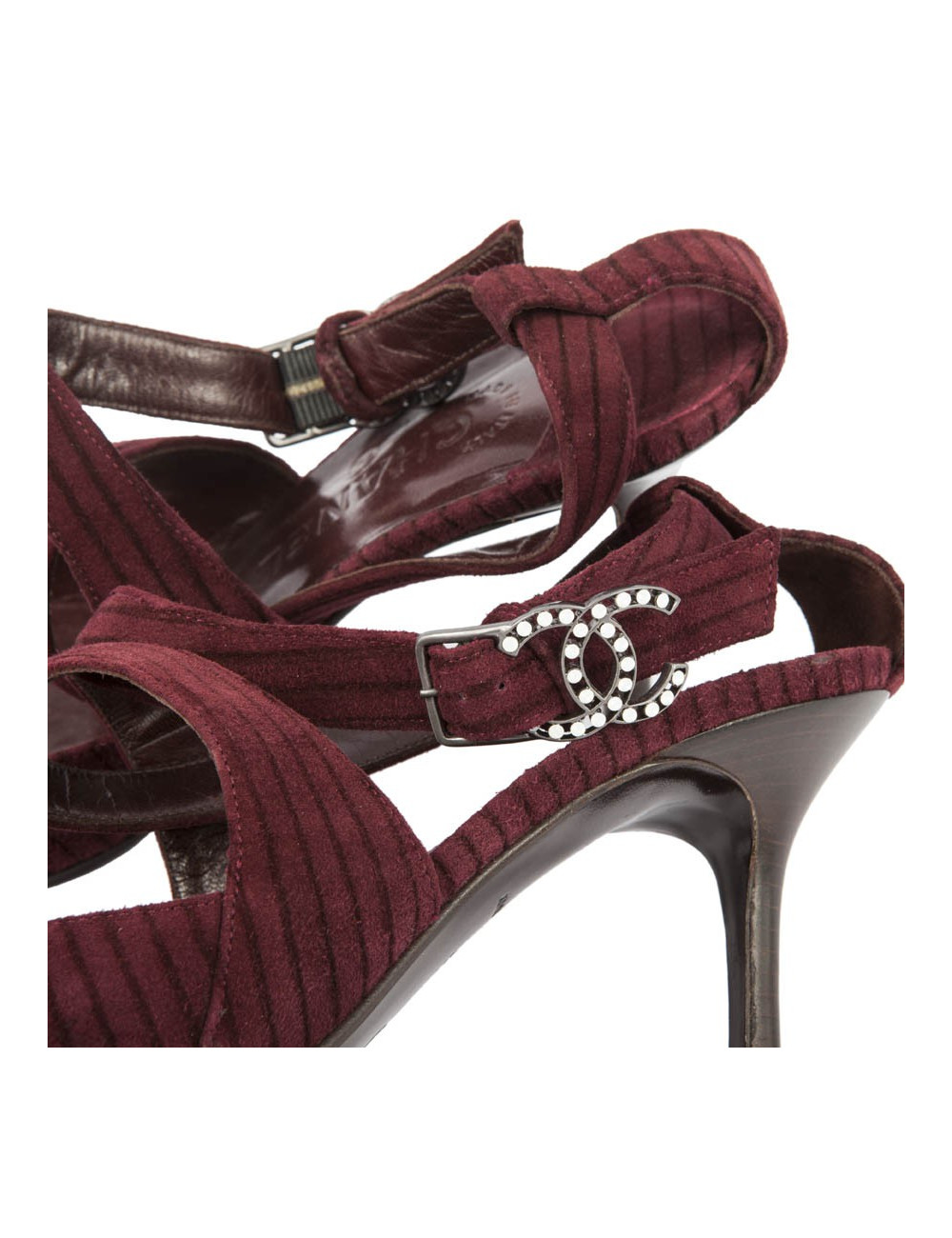 CHANEL T39, 5 Maroon suede pumps