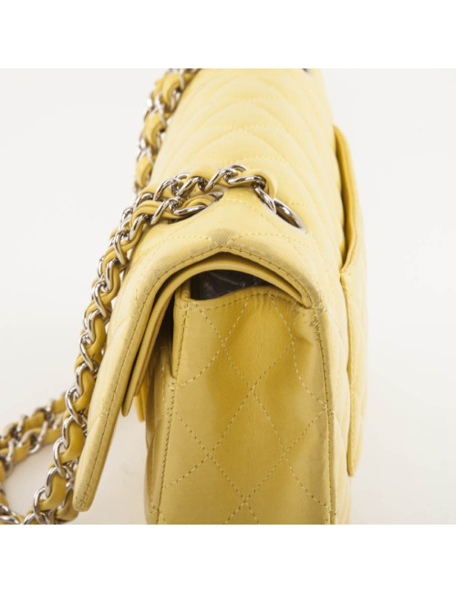 Sac timeless CHANEL cuir d'agneau lisse jaune