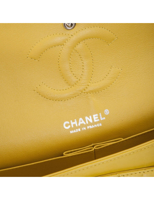 Sac timeless CHANEL cuir d'agneau lisse jaune