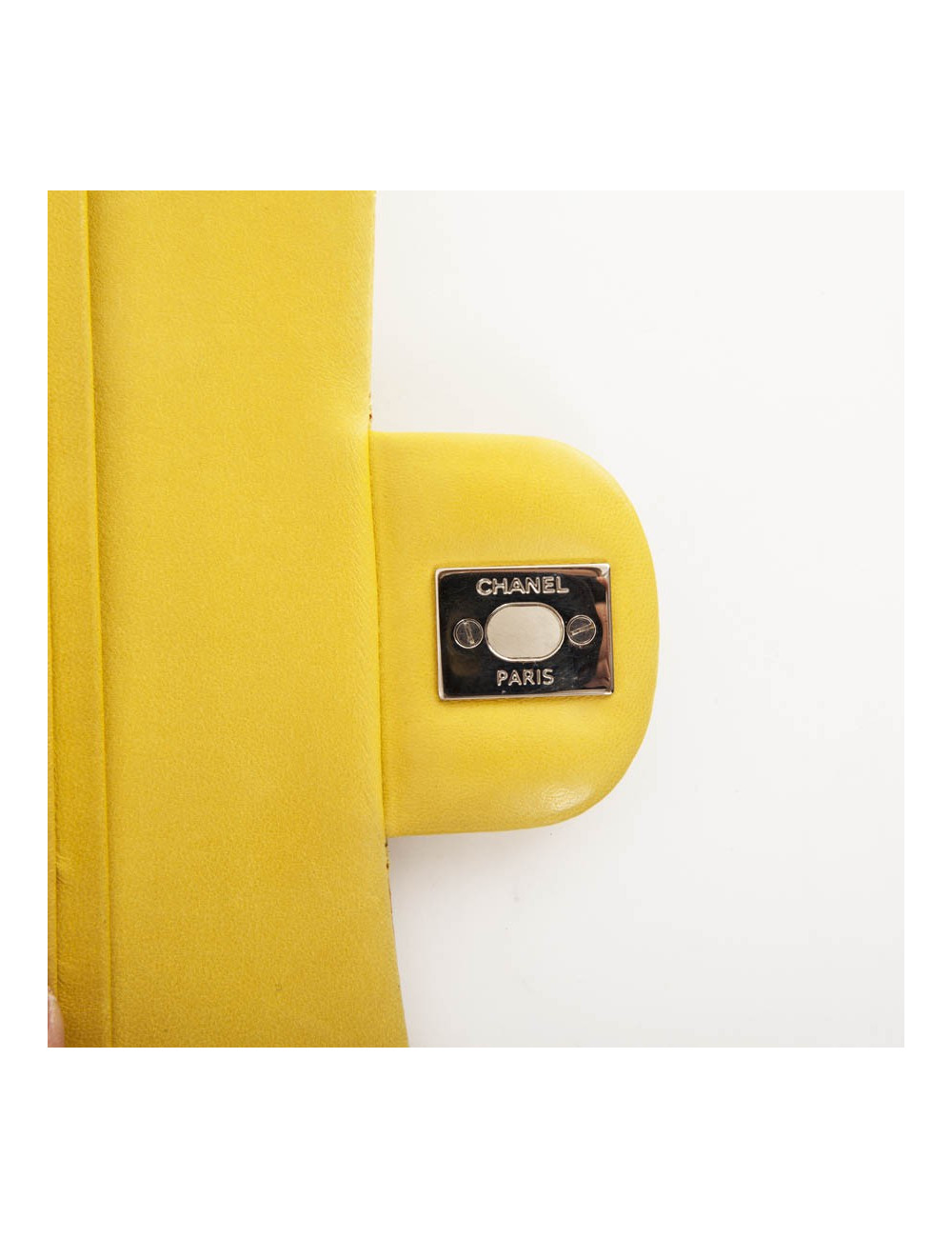 Sac timeless CHANEL cuir d'agneau lisse jaune