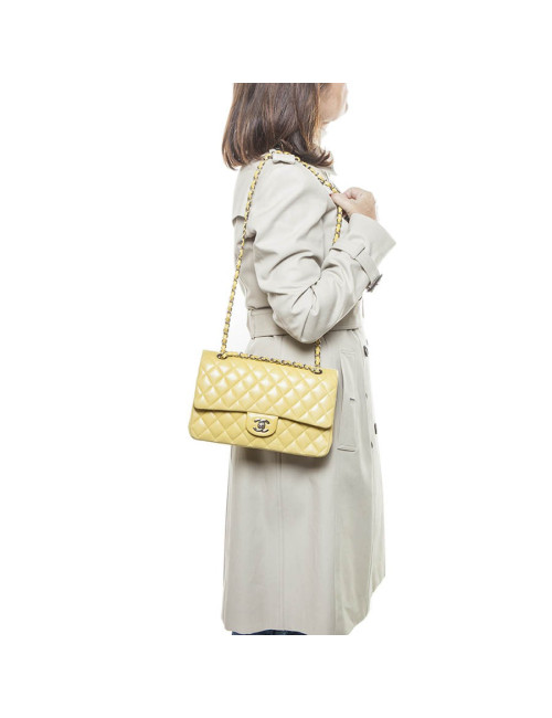 Sac timeless CHANEL cuir d'agneau lisse jaune