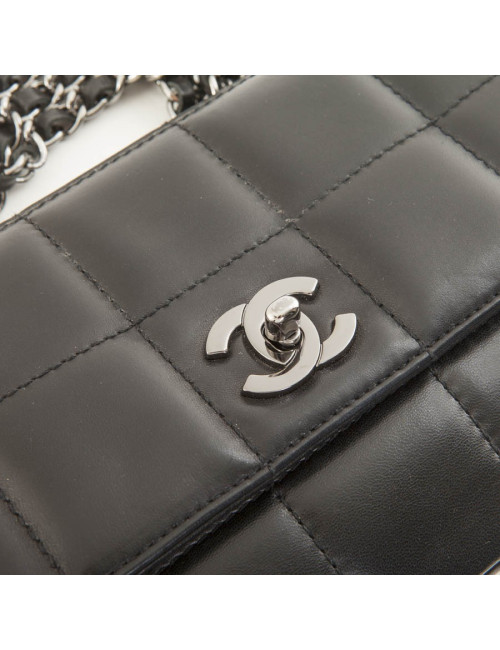 Sac CHANEL chaines et cuir matelassé noir