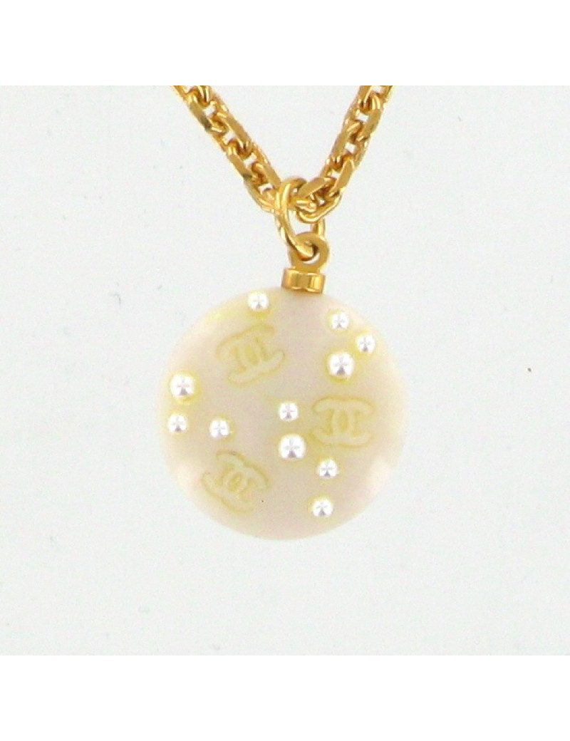 Pendentif perles et CC CHANEL