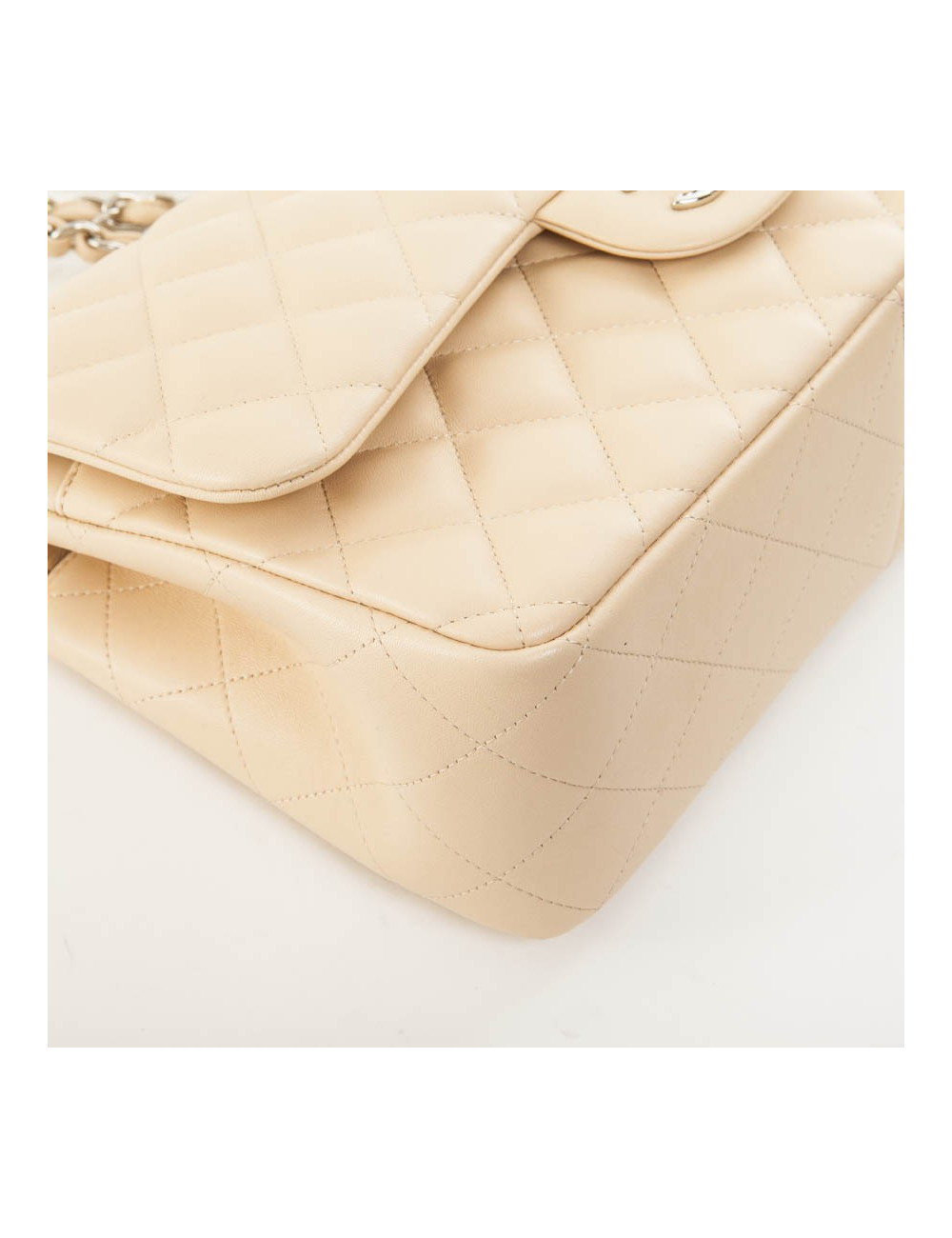 Sac jumbo CHANEL cuir d'agneau matelassé beige