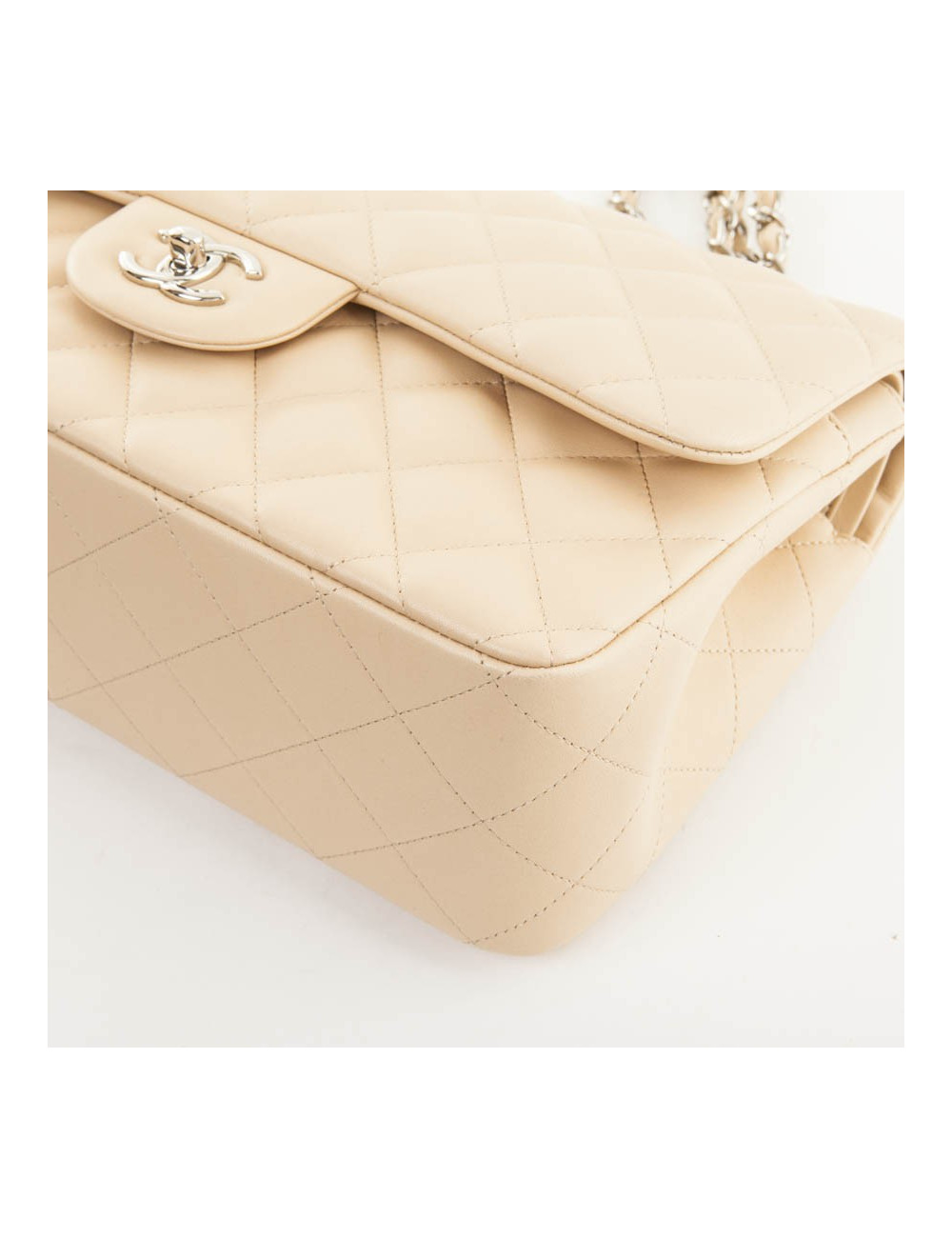Sac jumbo CHANEL cuir d'agneau matelassé beige