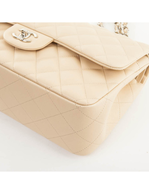 Sac jumbo CHANEL cuir d'agneau matelassé beige