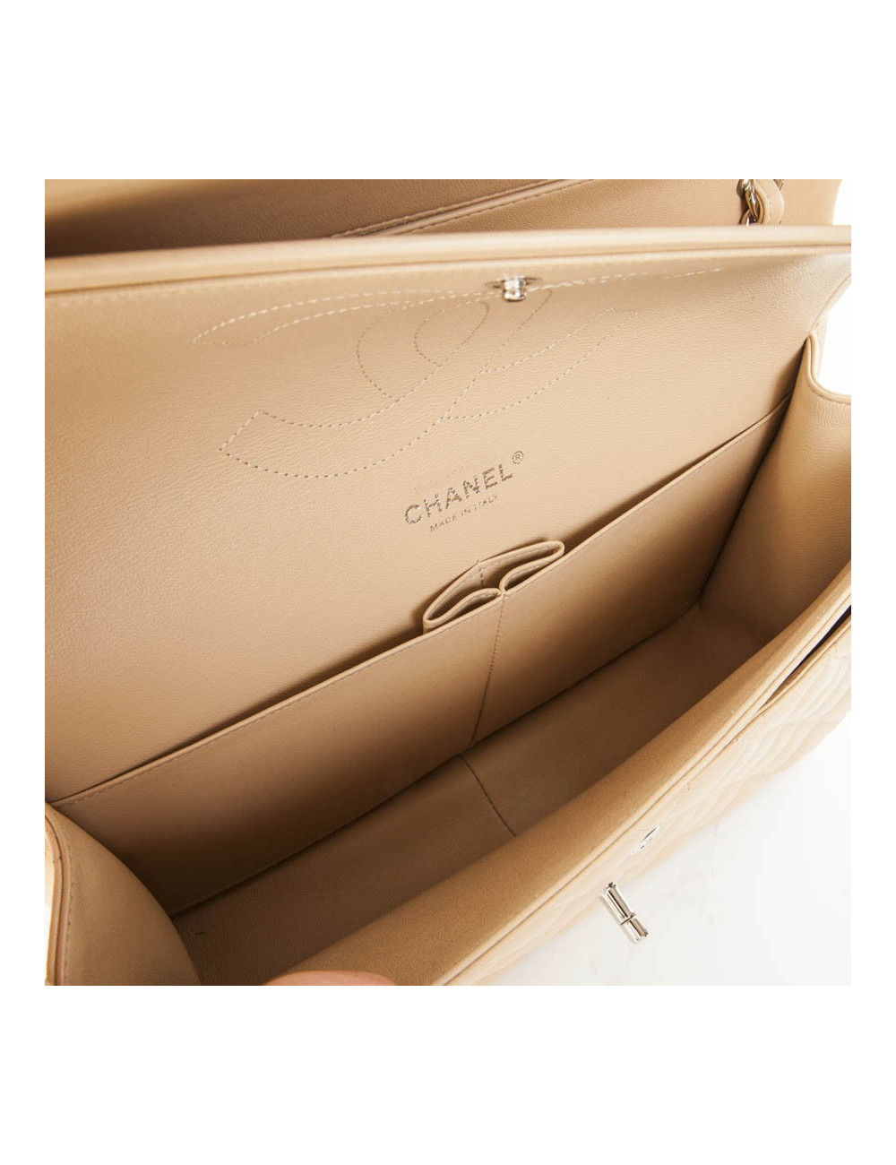 Sac jumbo CHANEL cuir d'agneau matelassé beige