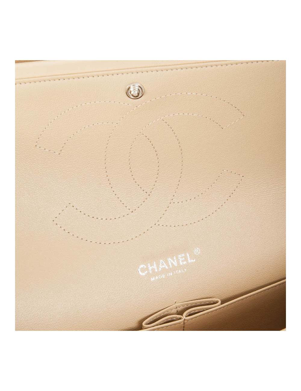 Sac jumbo CHANEL cuir d'agneau matelassé beige