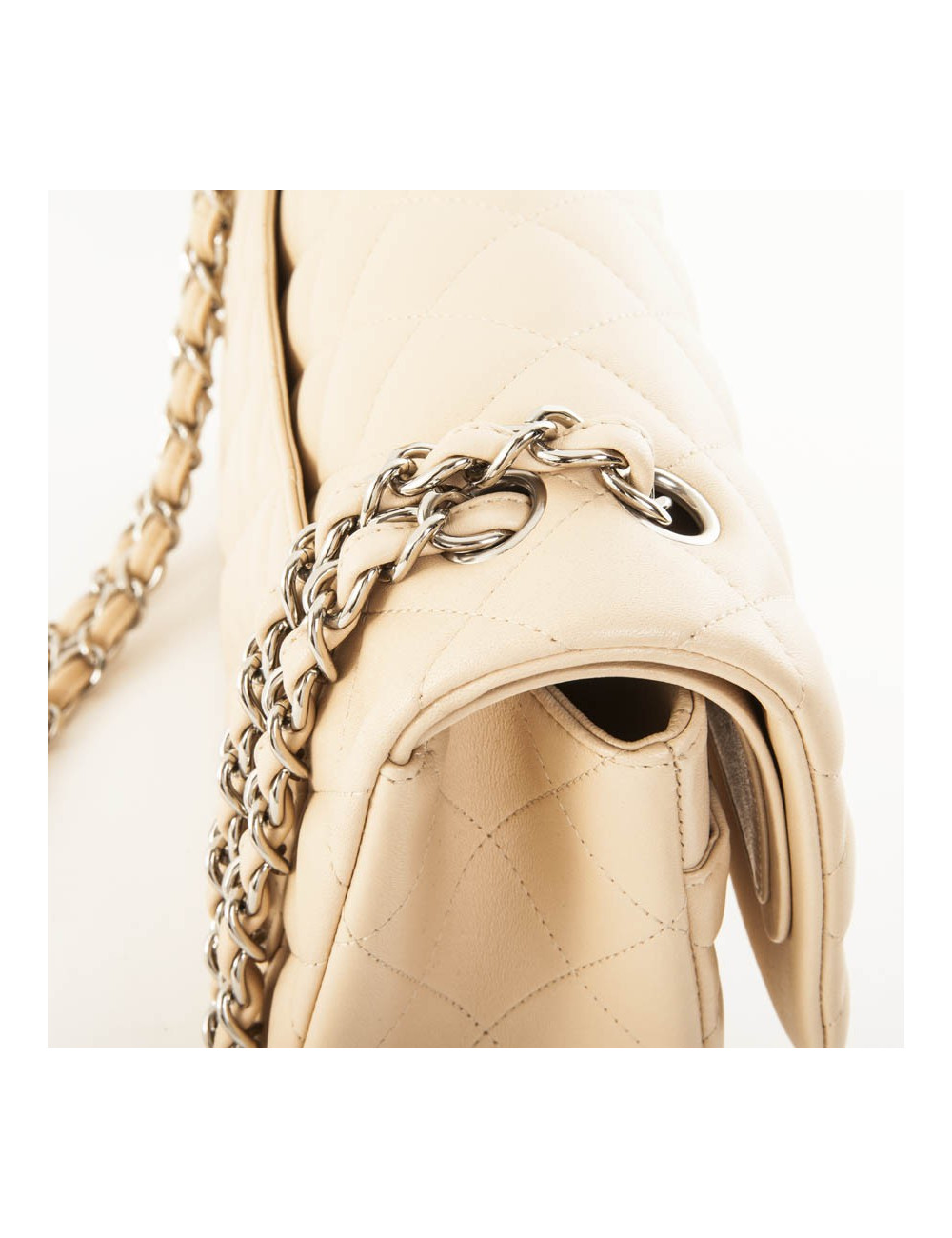 Sac jumbo CHANEL cuir d'agneau matelassé beige