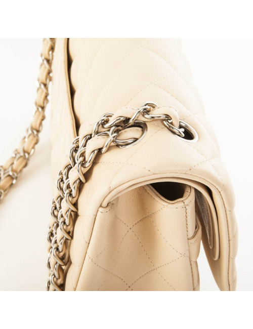 Sac jumbo CHANEL cuir d'agneau matelassé beige