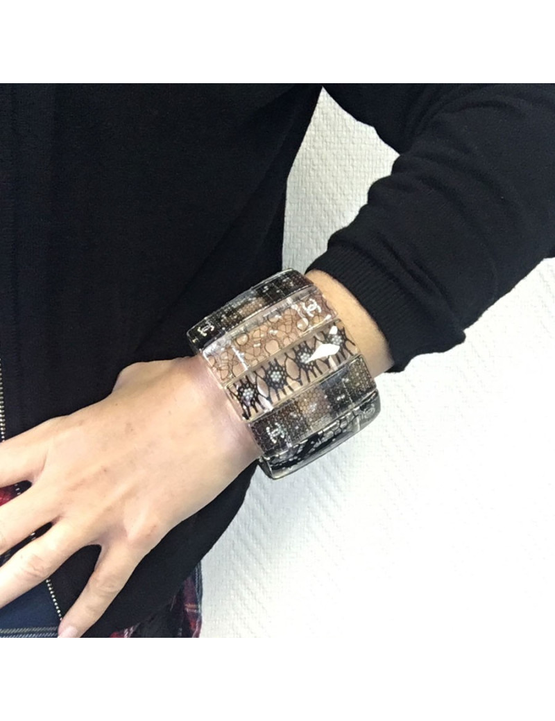 Manchette CHANEL plexiglass, dentelle et perles nacrées