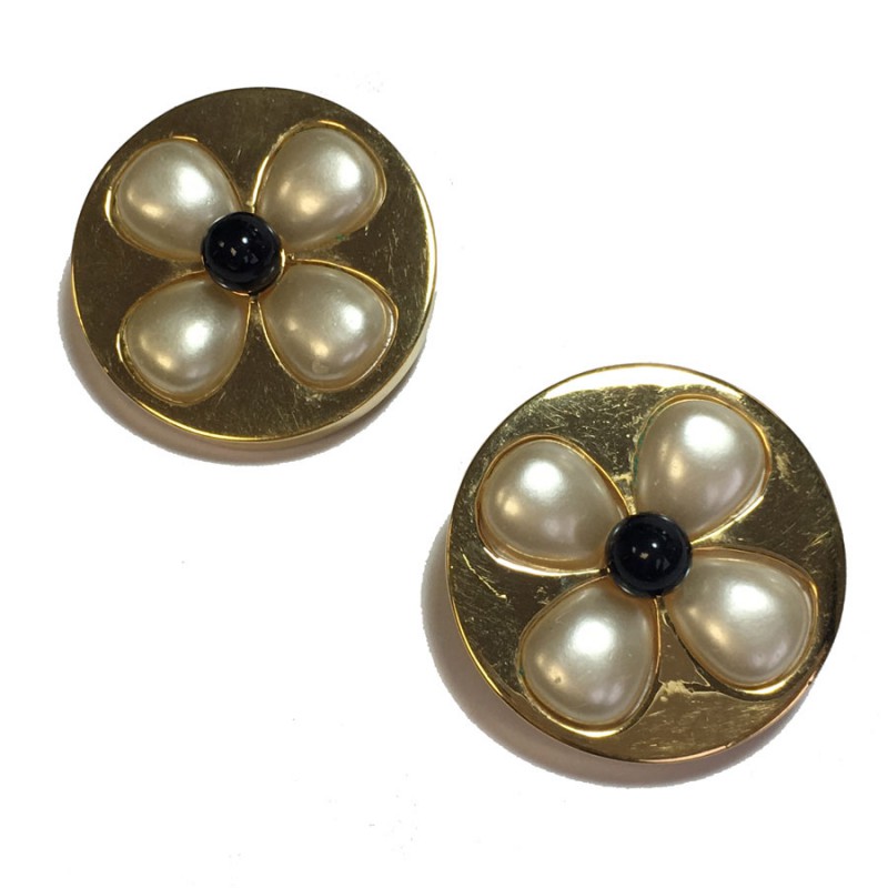 Vintage Chanel Clip-On Earrings in Gilded Metal with Pearly and Black Pearls