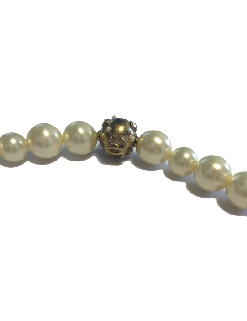 CHANEL pearls belt with a gilded metal bow set with rhinestones