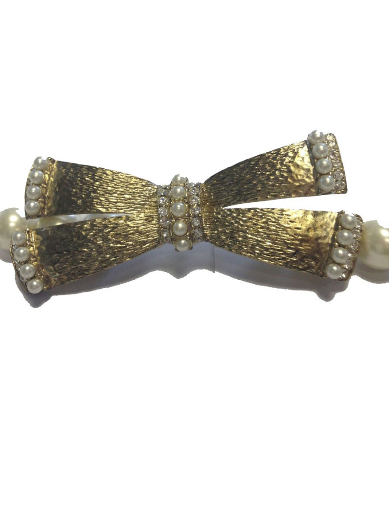 CHANEL pearls belt with a gilded metal bow set with rhinestones