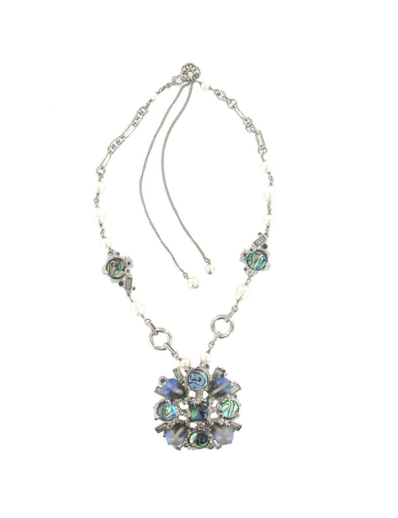 Collier CHANEL perles et nacre 