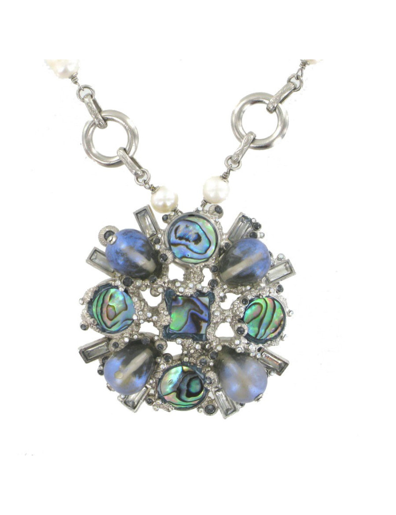 CHANEL Pendant Necklace with pearls and Mother of Pearl