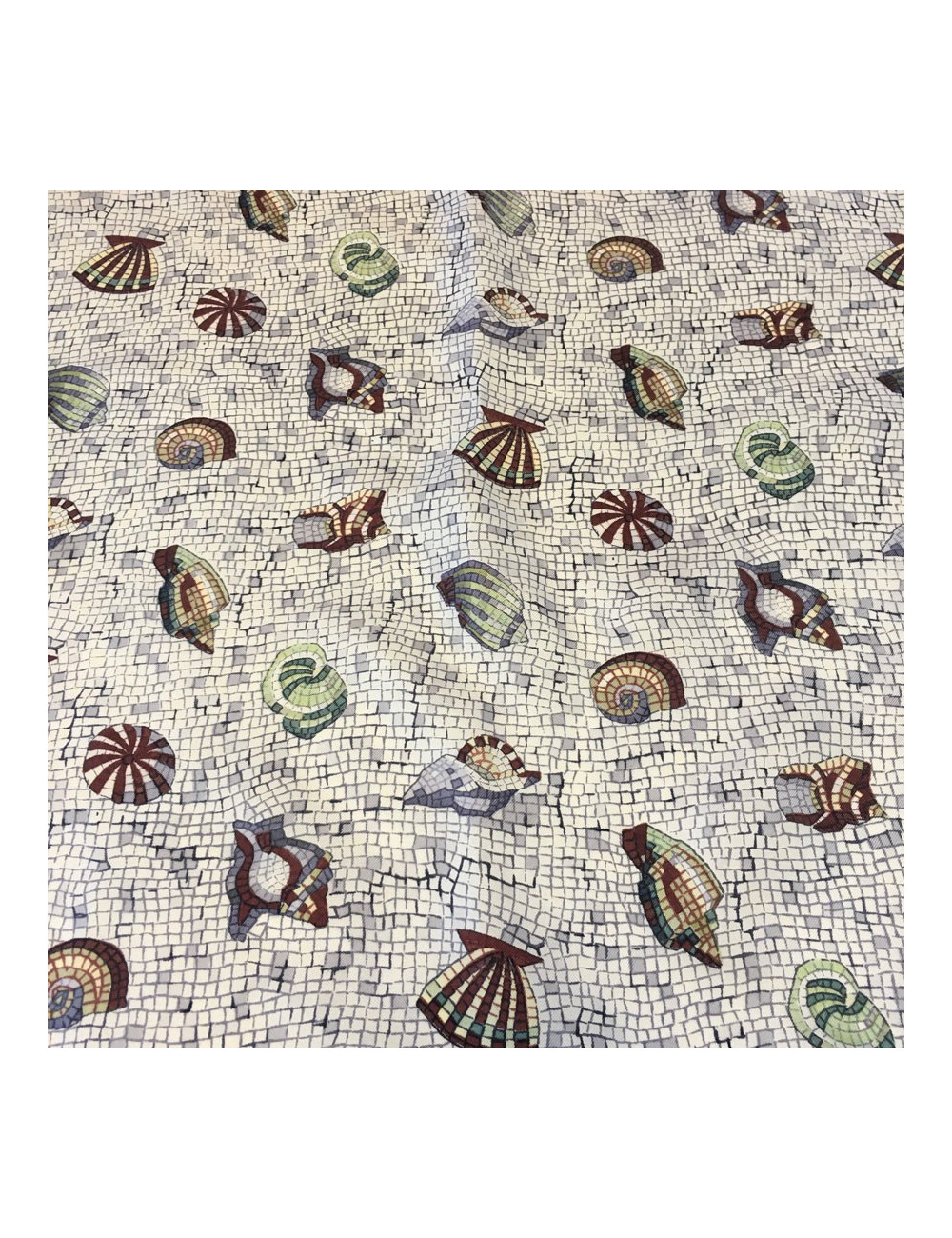 Petit carré HERMÈS en soie motif coquillage et bordure verte vintage