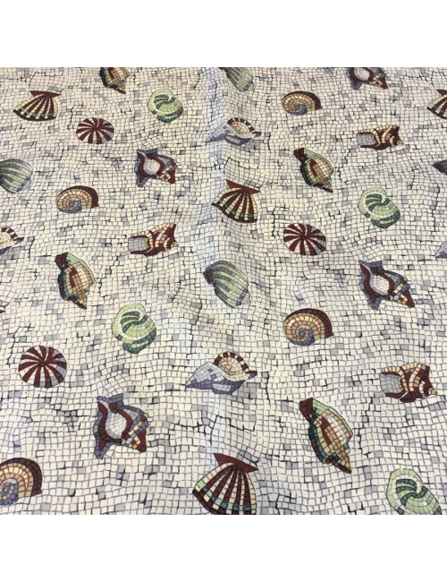 Petit carré HERMÈS en soie motif coquillage et bordure verte vintage