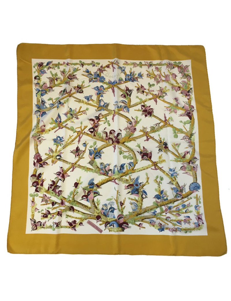 Carré HERMÈS "Bocage" en soie ivoire et bordure or