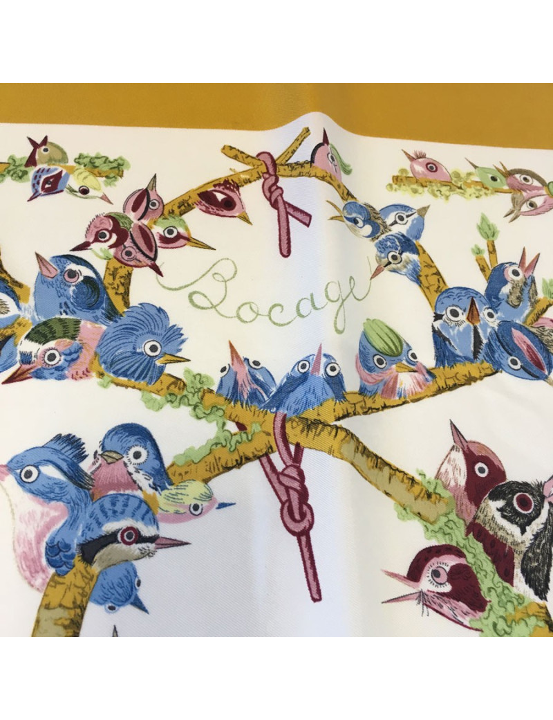 Carré HERMÈS "Bocage" en soie ivoire et bordure or