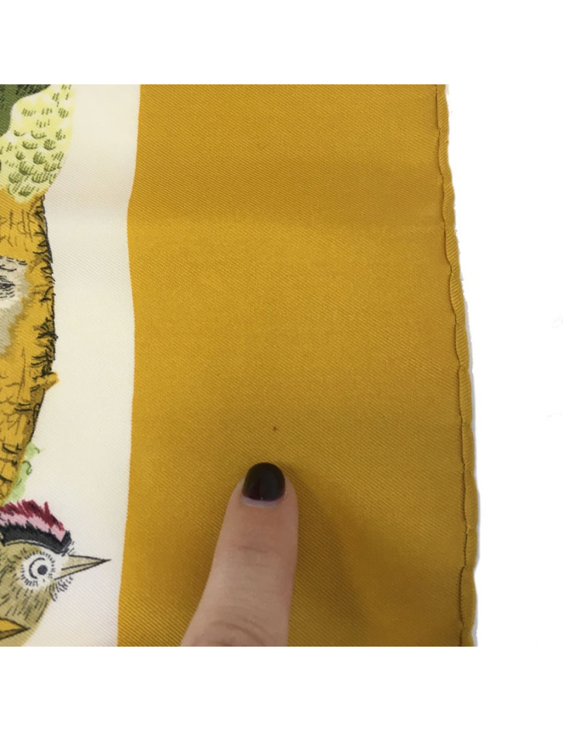 Carré HERMÈS "Bocage" en soie ivoire et bordure or