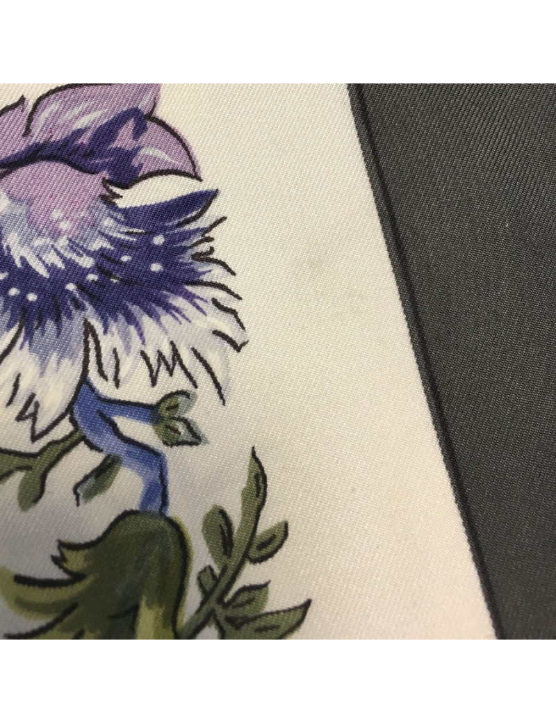 Carré HERMÈS "Les Jardiniers du Roy" en soie ivoire et bordure grise