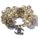 Bracelet CHANEL en perles nacrées et transparentes