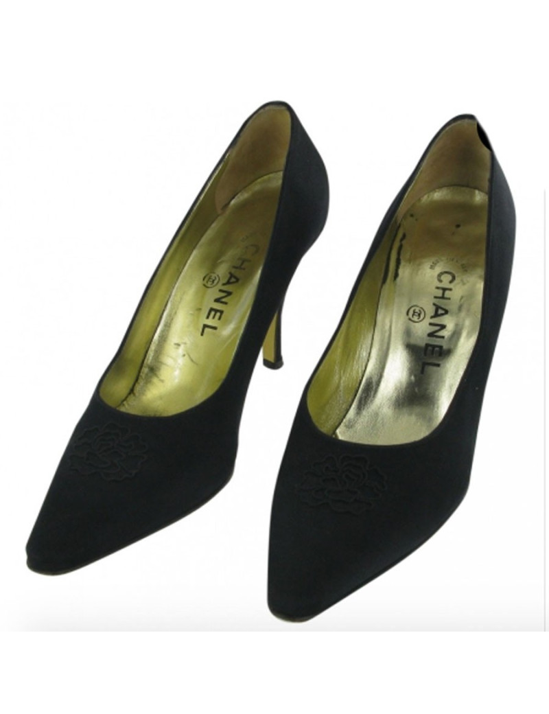 Couture CHANEL in black Duchess satin pumps