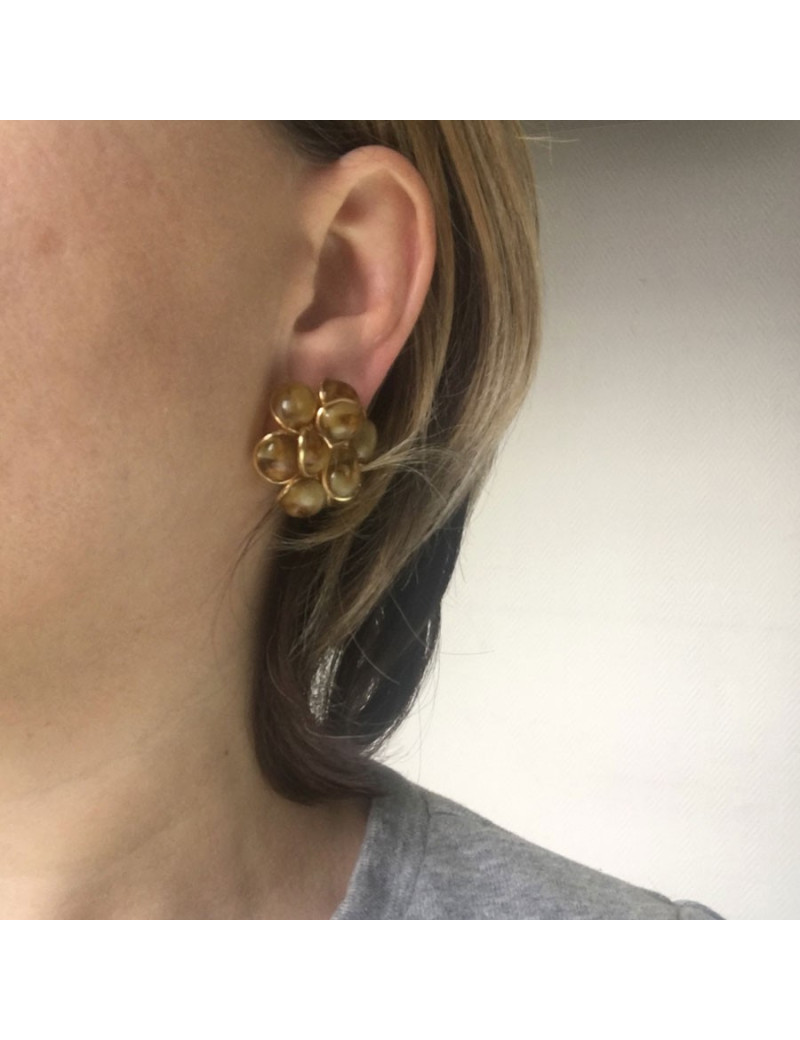 Boucles d'oreille clips  MARGUERITE DE VALOIS fleur en pâte de verre ambre