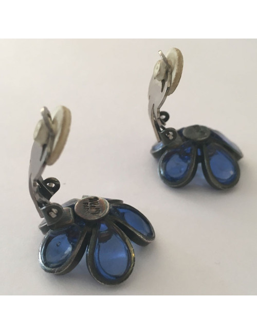 xxx Boucles d'oreille clips MARGUERITE DE VALOIS fleurette en pâte de verre bleu foncé