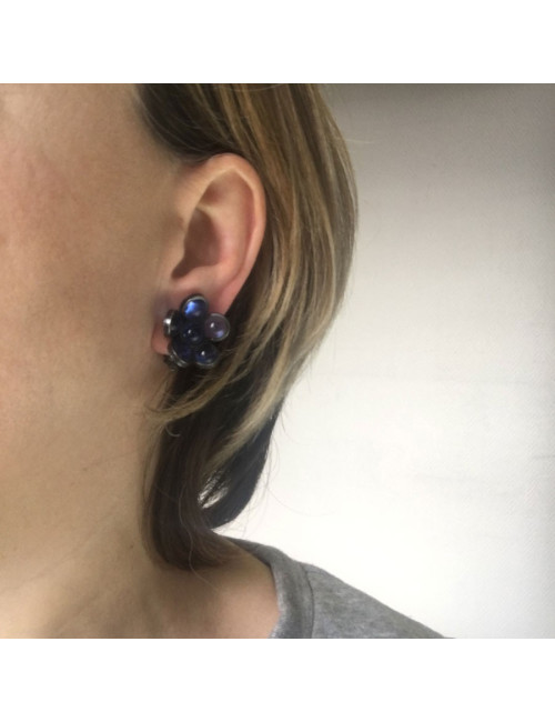 xxx Boucles d'oreille clips MARGUERITE DE VALOIS fleurette en pâte de verre bleu foncé