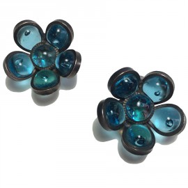 Boucles d'oreille clips MARGUERITE DE VALOIS fleurette en pâte de verre bleu clair