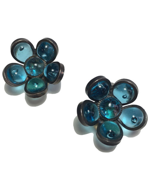 xxx Boucles d'oreille clips MARGUERITE DE VALOIS fleurette en pâte de verre bleu clair