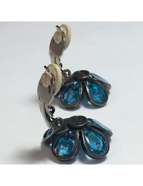 xxx Boucles d'oreille clips MARGUERITE DE VALOIS fleurette en pâte de verre bleu clair
