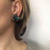 xxx Boucles d'oreille clips MARGUERITE DE VALOIS fleurette en pâte de verre bleu clair