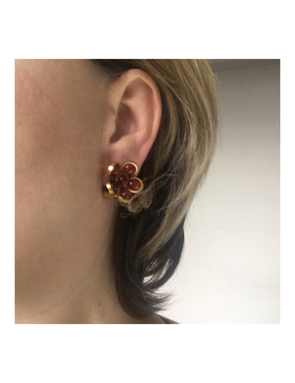 xxx Boucles d'oreille clips MARGUERITE DE VALOIS fleurette en pâte de verre rouge ambré