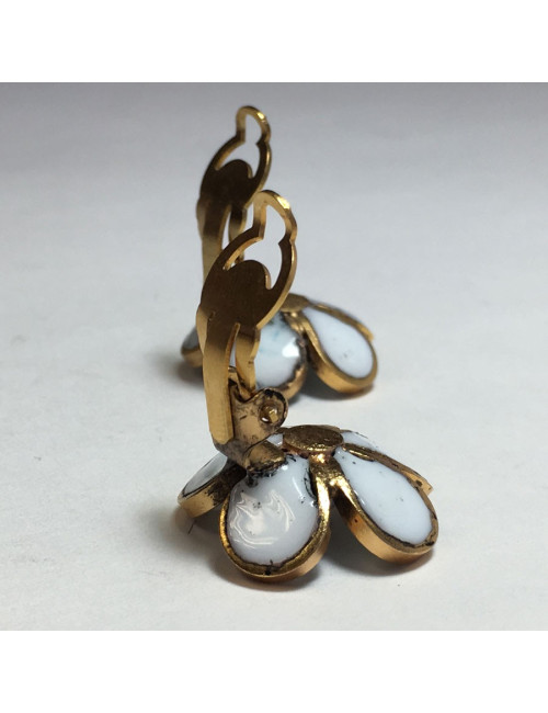 xxx Boucles d'oreille clips MARGUERITE DE VALOIS fleurette en pâte de verre blanche