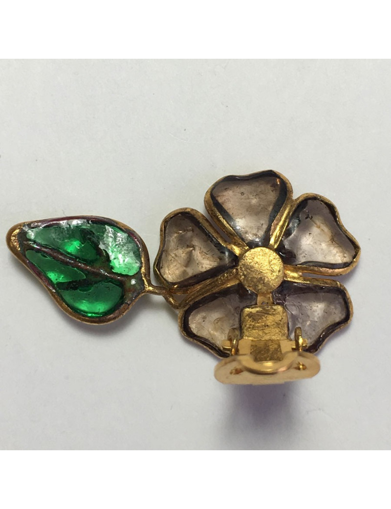 Boucles d'oreille clips MARGUERITE DE VALOIS fleur en pâte de verre mauve et feuille en pâte de verre verte
