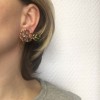 Boucles d'oreille clips MARGUERITE DE VALOIS fleur en pâte de verre mauve et feuille en pâte de verre verte