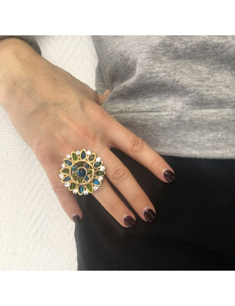 TAILLE Bague MARGUERITE DE VALOIS en pâte de verre vert et bleu, strass et métal doré