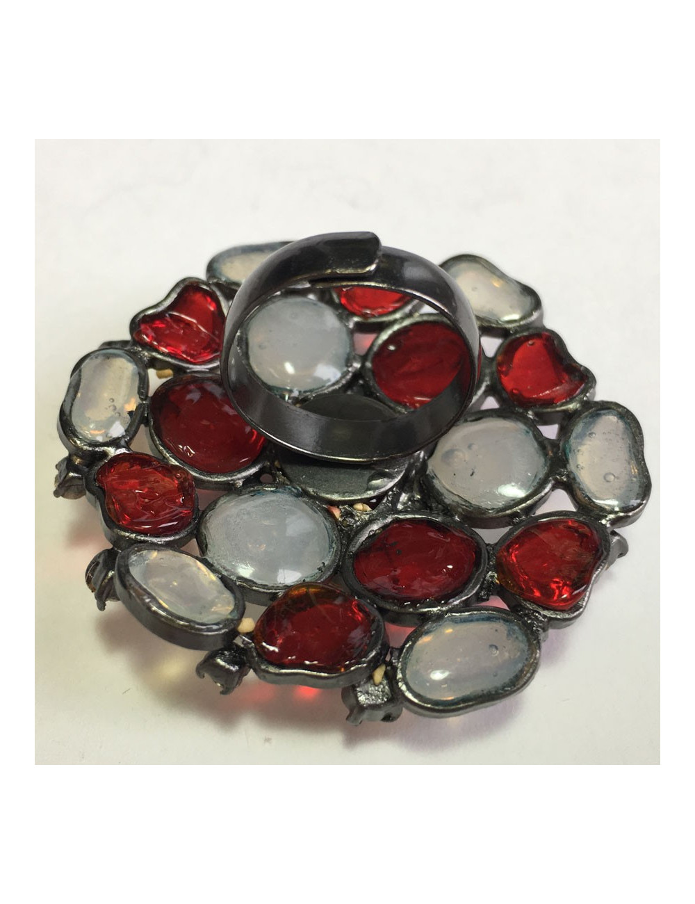 TAILLE Bague MARGUERITE DE VALOIS en pâte de verre blanc transparent et rouge