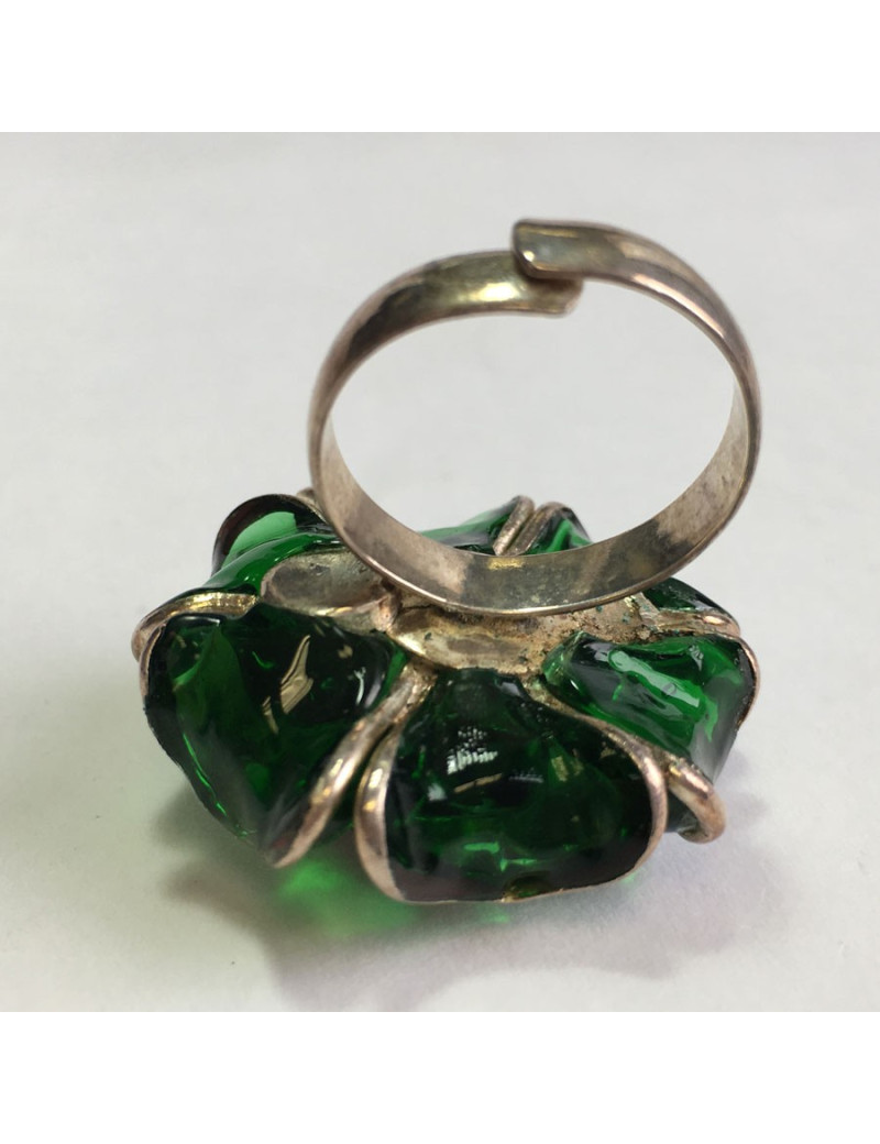 MARGUERITE DE VALOIS T 56 flower ring in green and pink molten glass
