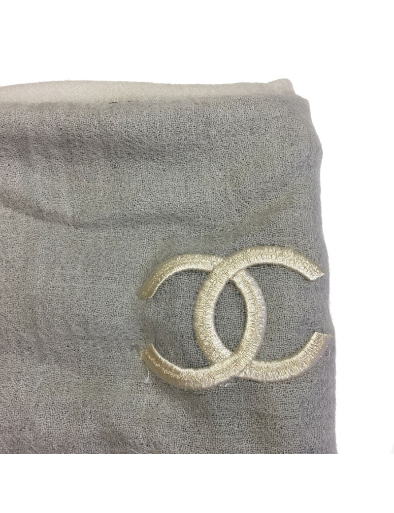 CHANEL shawl in ivory and anthracite silk