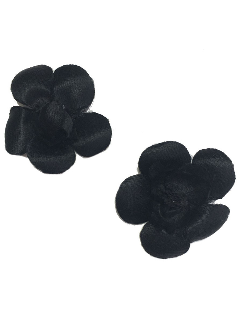 Boucles d'oreille clips CHANEL camélias noirs