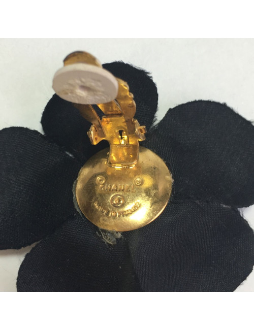 xxx Boucles d'oreille clips CHANEL camélias en soie noire vintage