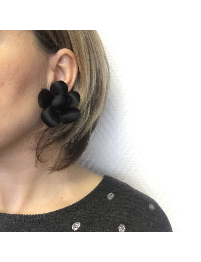 Earrings clips CHANEL camellias in vintage black silk